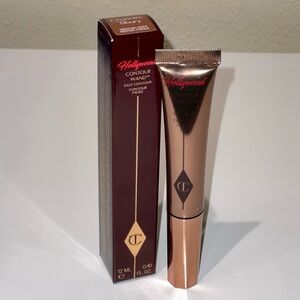 Charlotte Tilbury Hollywood Contour Wand in Color Medium Deep